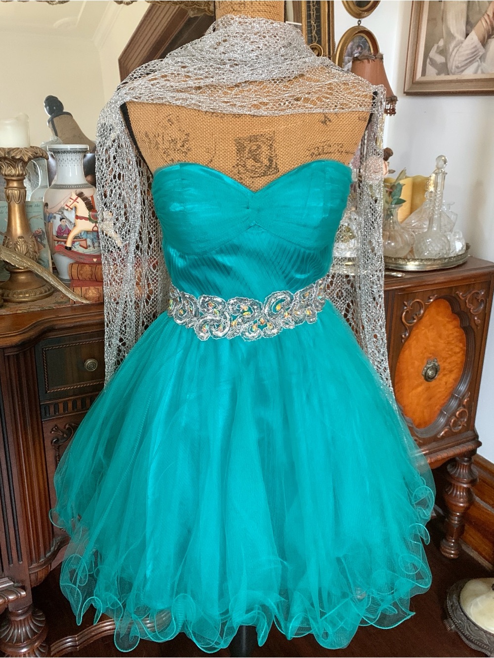 Vintage Ballerina-inspo 50’s-inspo Ruffle Thulle Prom Gown Dress & Silver Shawl